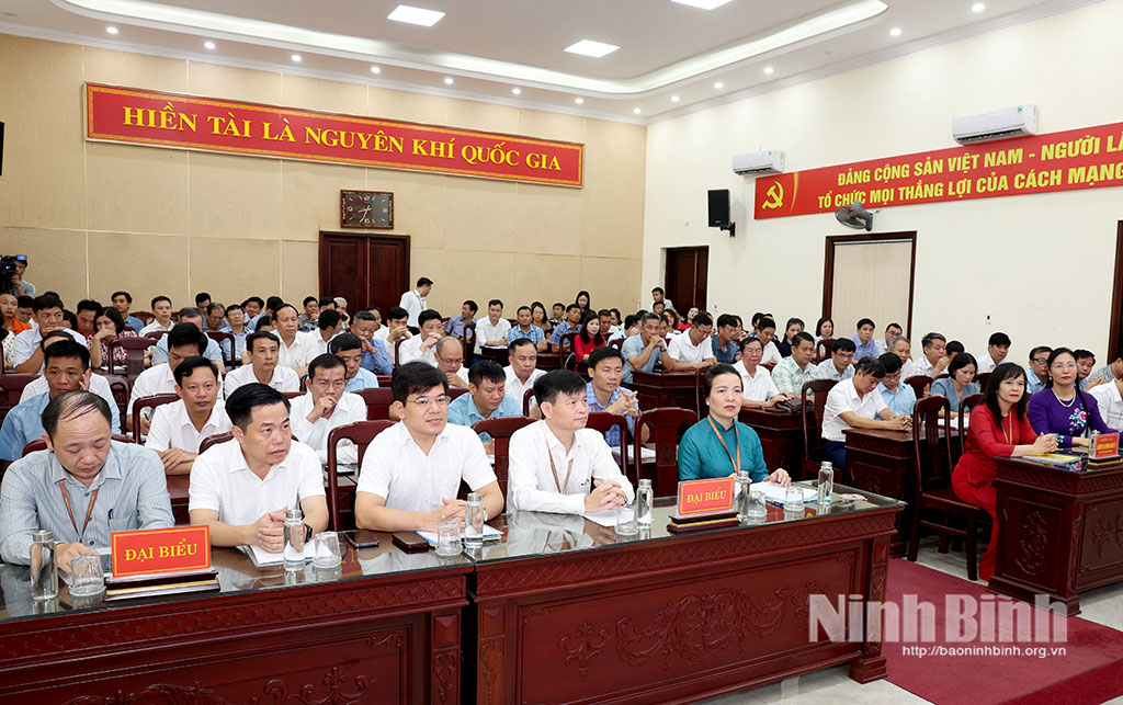 Các đại biểu tham dự hội nghị.