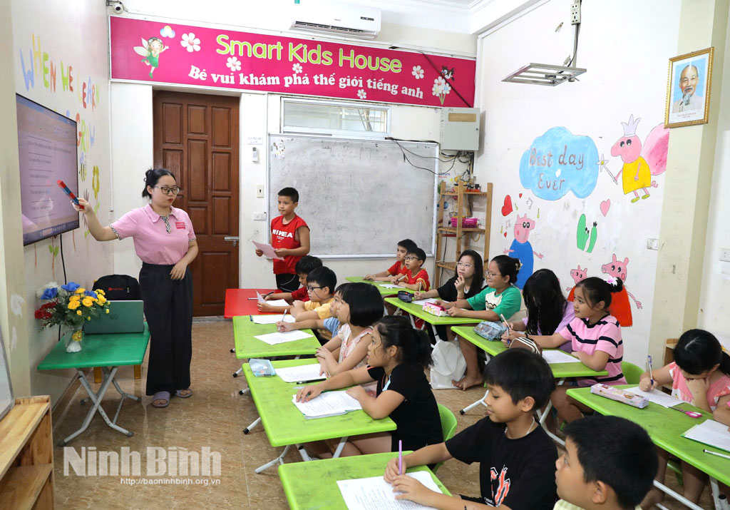 Học tiếng Anh tại Trung tâm Smart Kids House trên địa bàn phường Hoa Lư.