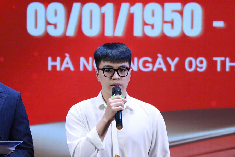 Nguyễn Nguyễn Hoàng Minh sở hữu thành tích học tập đáng nể với điểm tích lũy GPA ở mức tuyệt đối (4.0). Ảnh: Đình Tuệ.