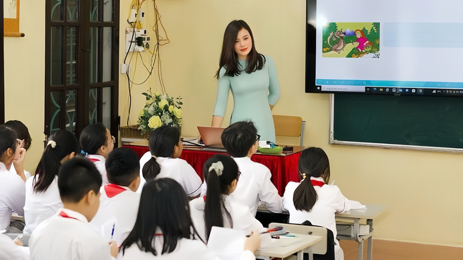 Tiết học ứng dụng CNTT tại Trường THCS Trần Đăng Ninh (Nam Định, Ninh Bình). 