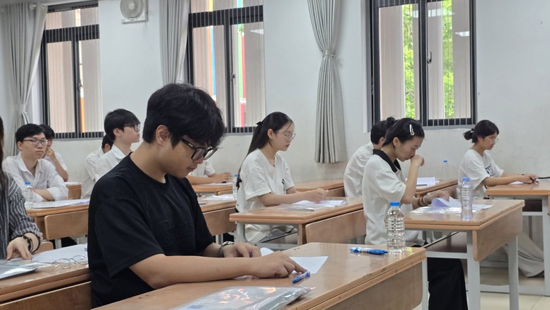 Tuyển sinh đại học 2026: Nhiều trường bỏ khối C00, A00 ở các ngành đào tạo- Ảnh 1.