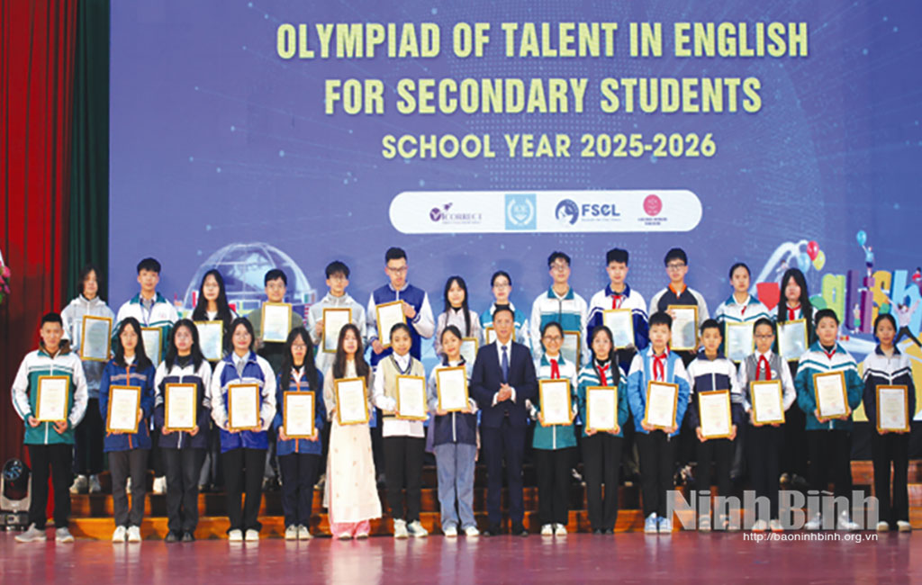 Lãnh đạo Sở Giáo dục và Đào tạo biểu dương các học sinh có thành tích xuất sắc trong cuộc thi Olympic “Tài năng tiếng Anh” dành cho học sinh trung học năm học 2025-2026.