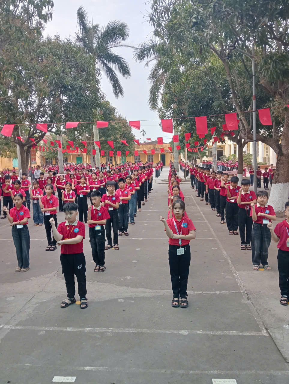 Chuỗi hoạt động của cán bộ, giáo viên, học sinh Trường Tiểu học Hải Ninh hưởng ứng bầu cử hội đồng nhân dân các cấp