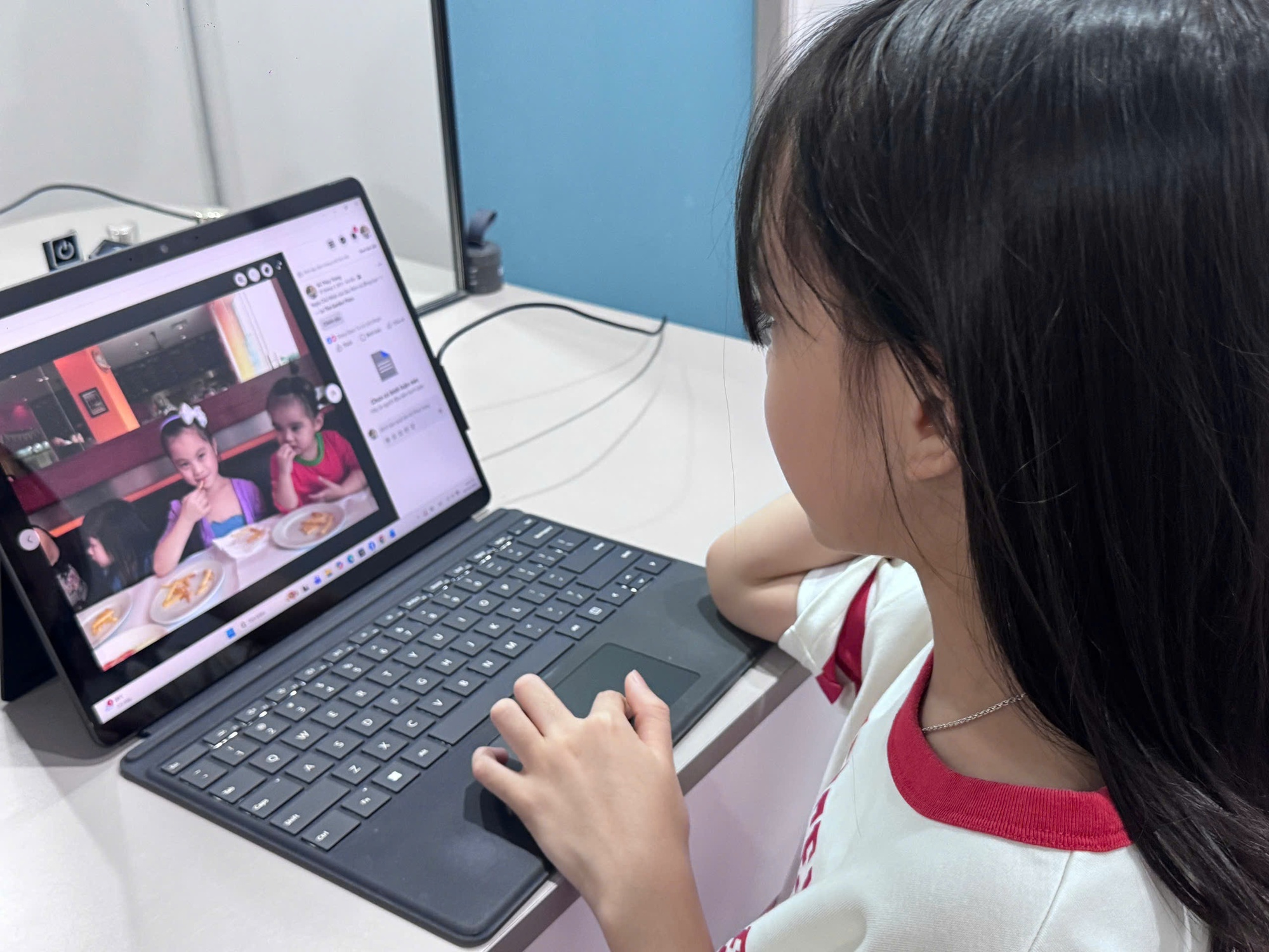 Bài 5: Để trẻ em bước vào 'thế giới số' một cách tự tin và an toàn- Ảnh 4.