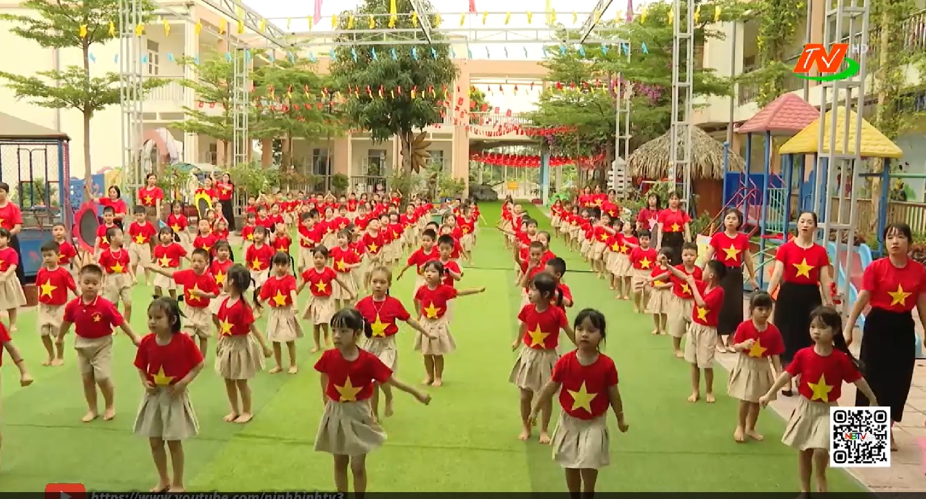 Ngày thống nhất đất nước qua góc nhìn trẻ thơ