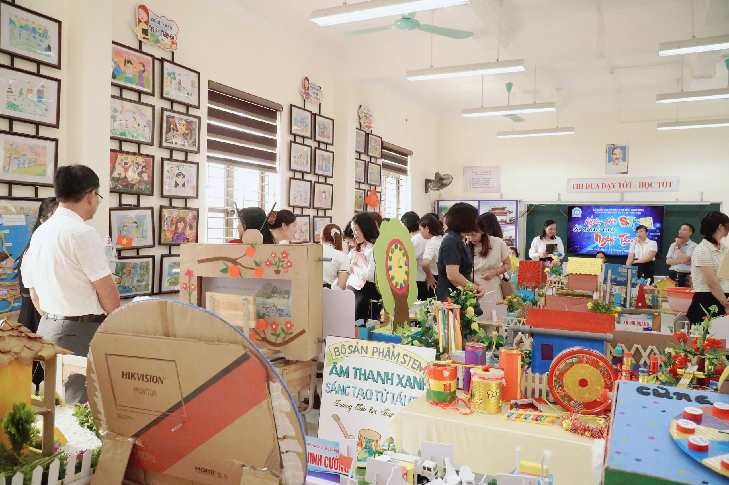 Sắc màu sáng tạo trong Ngày hội STEM, sáng tạo nghệ thuật và cuộc thi viết đúng – viết đẹp của Cụm chuyên môn số 8