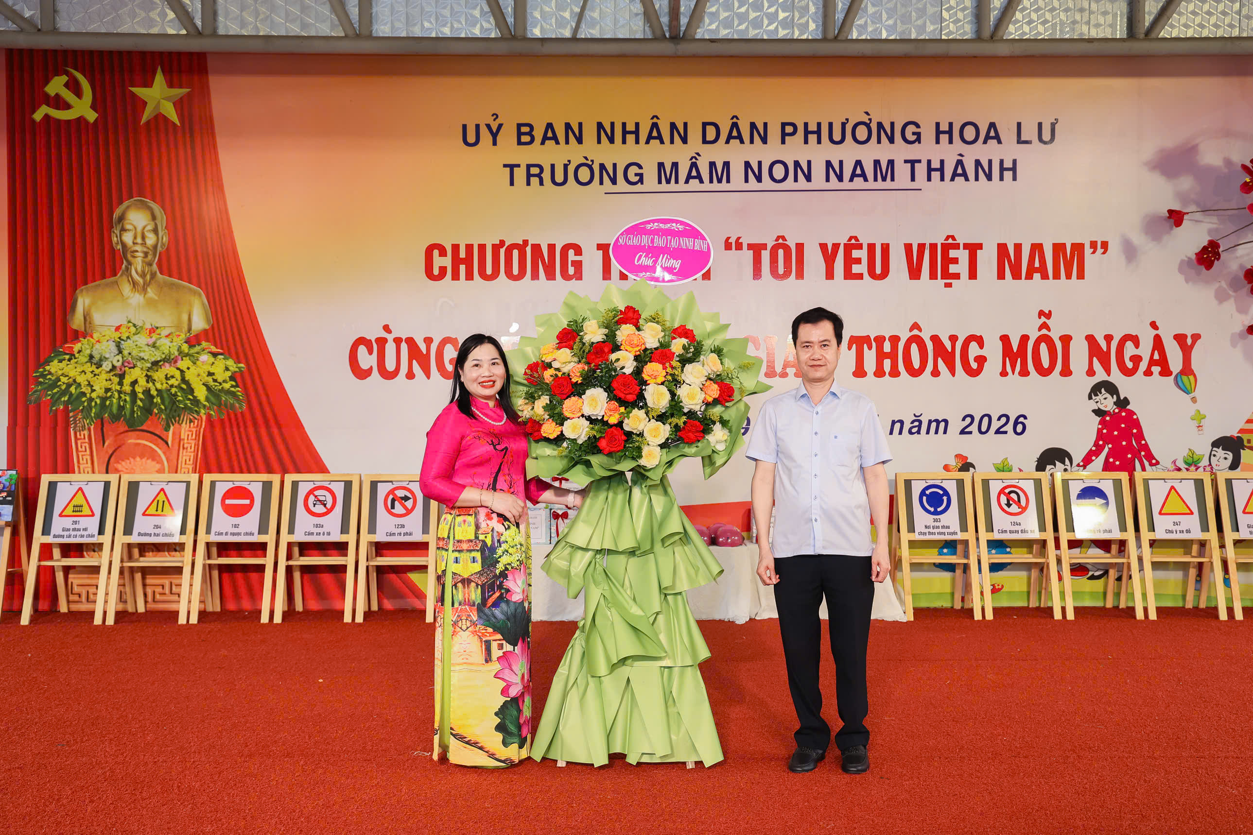 Trường Mầm non Nam Thành tổ chức chương trình “ Tôi yêu Việt Nam” với chủ đề “Cùng bé an toàn giao thông mỗi ngày” năm học 2025-2026