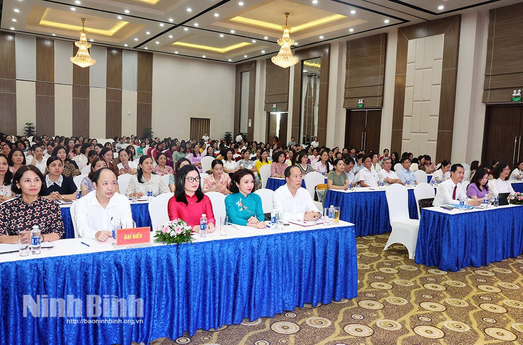 Các đại biểu dự hội nghị.