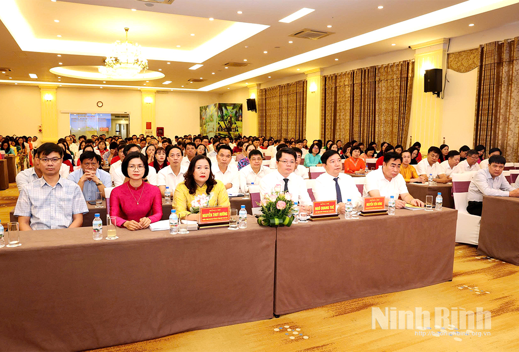 Các đại biểu dự hội nghị.