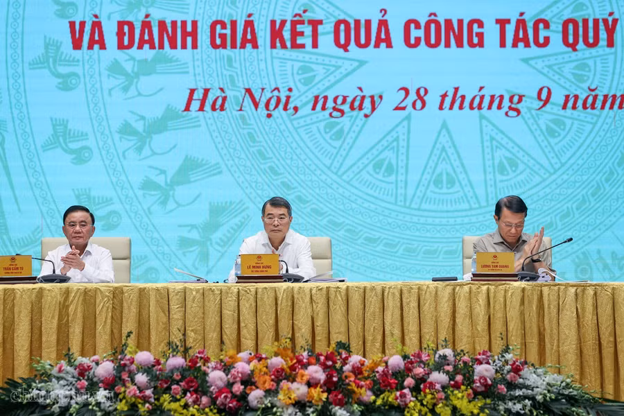 Triển khai đồng bộ học bạ, văn bằng, tích hợp trên VNeID, hoàn thành trước 30/10 Triển khai đồng bộ học bạ, văn bằng, tích hợp trên VNeID, hoàn thành trước 30/10