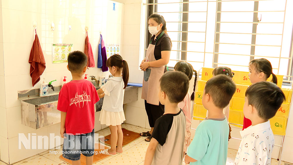 Công tác phòng, chống bệnh tay chân miệng được các trường mầm non thực hiện hiệu quả.