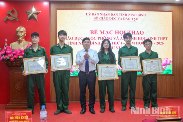 Bế mạc Hội thao Giáo dục quốc phòng và an ninh học sinh THPT tỉnh Ninh Bình lần thứ I (khu vực 2)