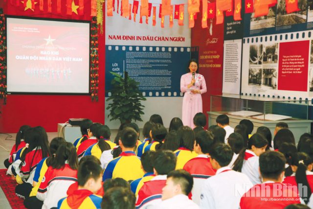 Chung tay bảo vệ trẻ em trên môi trường số