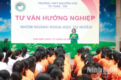 Đẩy mạnh tư vấn hướng nghiệp cho học sinh THPT