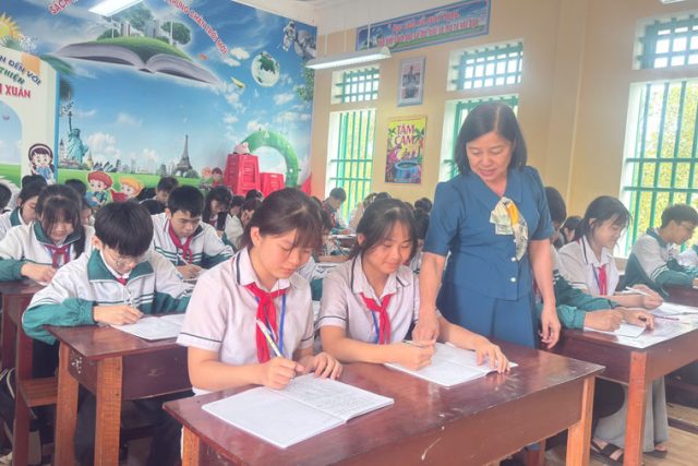 Đồng hành cùng con ôn thi vào lớp 10: Ranh giới giữa động lực và áp lực