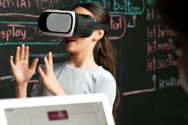 Đưa AI vào trường học: Không để công nghệ làm thay việc học