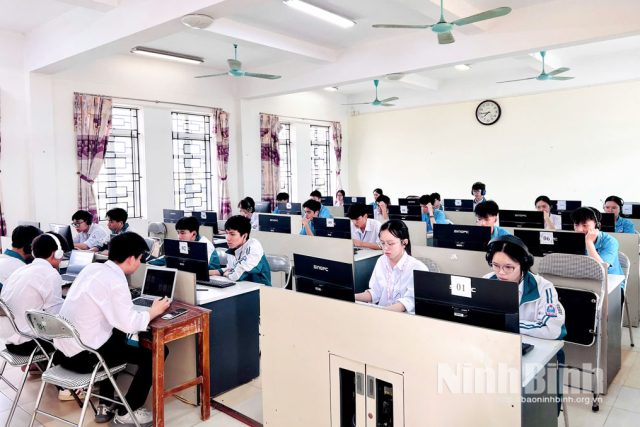 Học sinh Ninh Bình xuất sắc giành vị trí thứ hai toàn quốc tại Cuộc thi Olympic tiếng Anh trên Internet