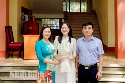 Học sinh Trường THPT Nguyễn Huệ có điểm thi cao thứ 2 toàn quốc Kỳ thi đánh giá năng lực của Đại học Quốc gia Hà Nội