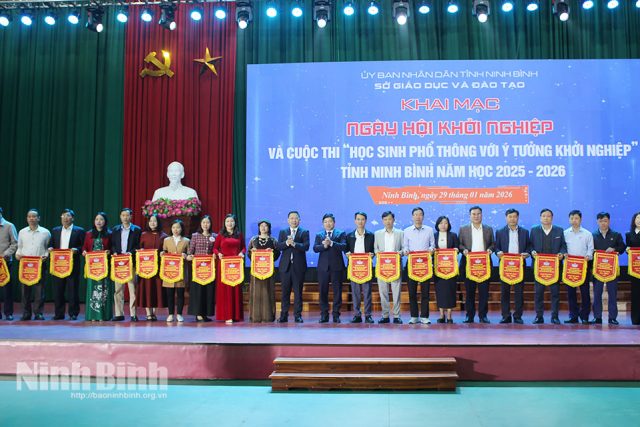 Khai mạc Ngày hội khởi nghiệp và Cuộc thi “Học sinh phổ thông với ý tưởng khởi nghiệp” tỉnh Ninh Bình năm học 2025-2026