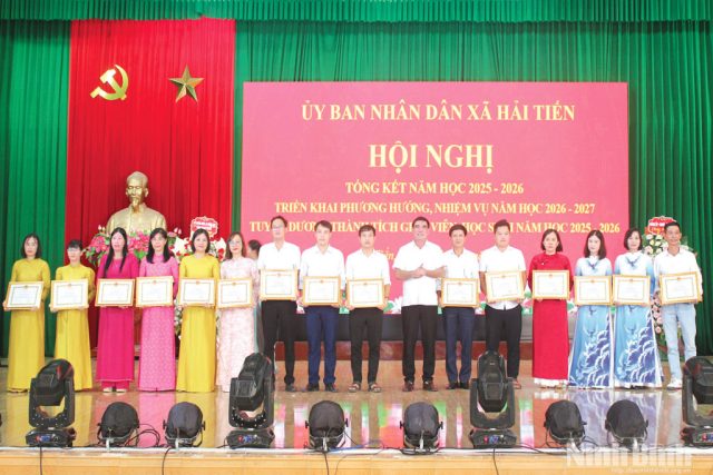 Quan tâm phát triển đội ngũ giáo viên đáp ứng yêu cầu phát triển giáo dục