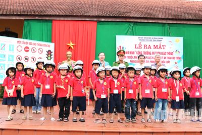 Ra mắt mô hình “Cổng trường an toàn giao thông” tại Trường Tiểu học Trực Cường