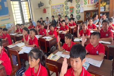 Sinh hoạt chuyên môn tổ tại Trường Tiểu học Cồn Thoi, xã Bình Minh