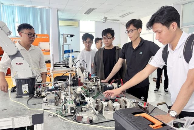 Tiêu chuẩn hưởng học bổng trong các ngành khoa học, kỹ thuật và công nghệ chiến lược