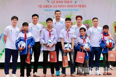 Trao tặng thư viện sách tại Trường Trung học cơ sở Yên Trị, góp phần lan tỏa văn hóa đọc trong học sinh