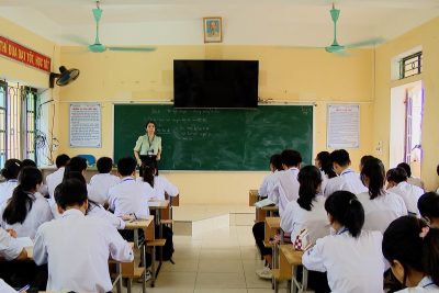 Trường THPT Kim Sơn A: Gần 200 học sinh được Qũy Khuyến học, khuyến tài Đinh Bộ Lĩnh khen thưởng