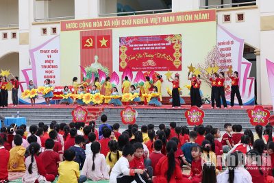 Trường Tiểu học Ninh Hòa tổ chức chương trình văn nghệ chào mừng thành công Đại hội đại biểu lần thứ XIV của Đảng