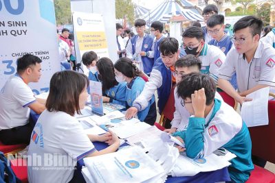 Đồng hành hướng nghiệp cho học sinh sau tốt nghiệp THPT