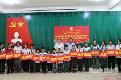 Vận động, kết nối nguồn lực chăm lo cho học sinh nghèo, học sinh có hoàn cảnh khó khăn