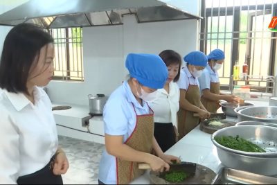 Tăng cường vai trò giám sát của phụ huynh đối với bữa ăn của trẻ