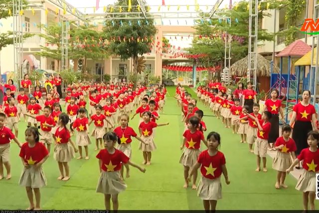 Ngày thống nhất đất nước qua góc nhìn trẻ thơ